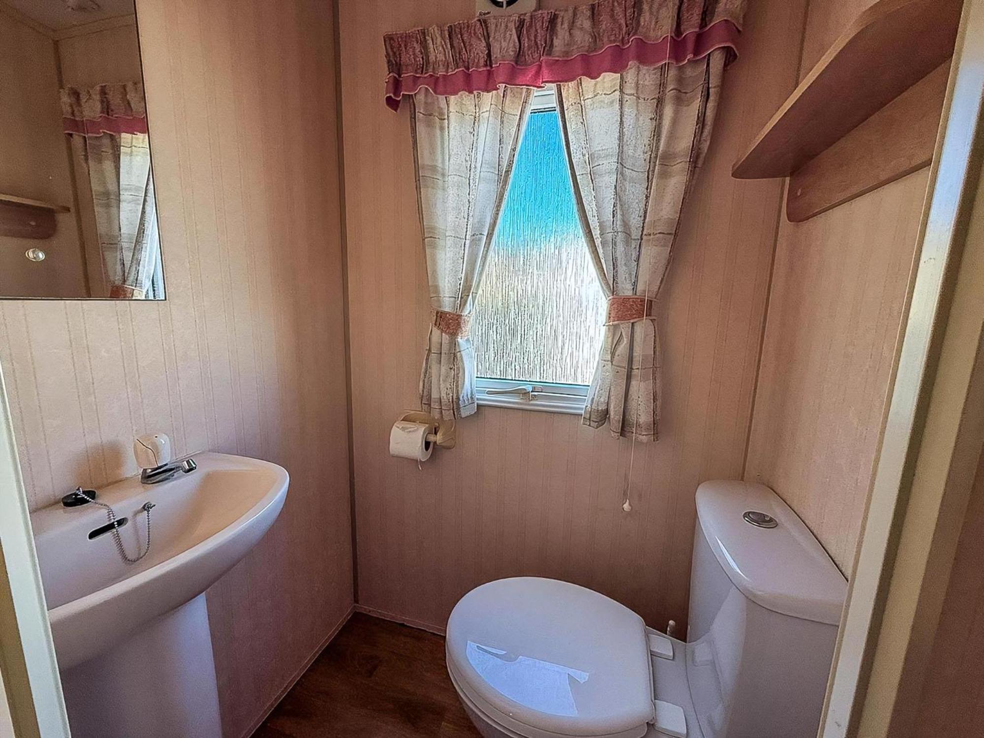 6 Berth Caravan In Hunstanton, Ideal For Seaside Holidays Ref 13004L Exterior photo